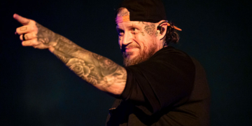 Jelly Roll Says He Was Treated ‘Like a Criminal’ at Louis Vuitton in Sydney