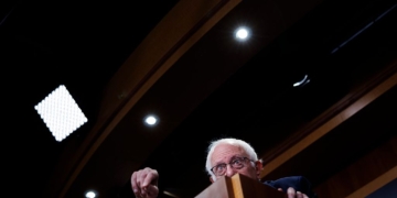 Sanders Hijacks Press Conference, Slams Dem Leadership for Ignoring Progressive Candidates