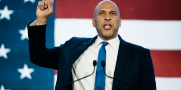 Cory Booker Criticizes Democratic Party, Calls for Renewal and Focus on People