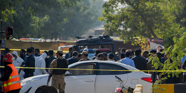Suicide Bomber Kills 12 Outside Islamabad Court Amid Surge in Militant Attacks