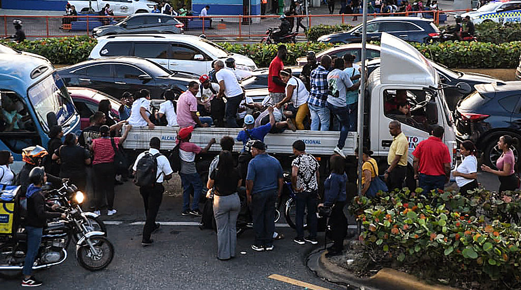 Nationwide Blackout Cripples Dominican Republic, Shuts Down Transit and Businesses