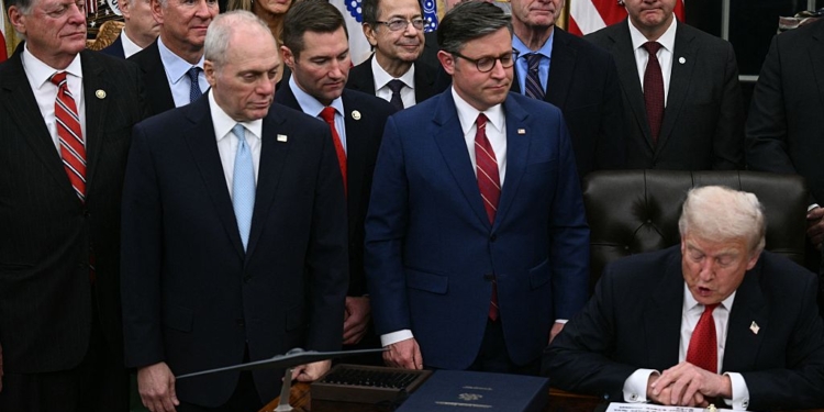 GOP Leaders Close Ranks Behind Trump After Election Losses