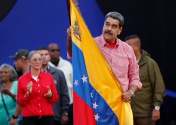 Trump Signals Talks With Venezuela, Rules Out Immediate Military Action