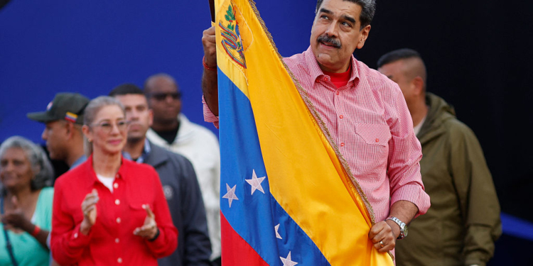 Trump Signals Talks With Venezuela, Rules Out Immediate Military Action