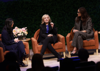 Hillary Clinton Daydreams About ‘Goodbye, Trump’ Announcement at Public Event