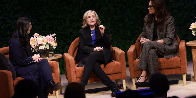 Hillary Clinton Daydreams About ‘Goodbye, Trump’ Announcement at Public Event