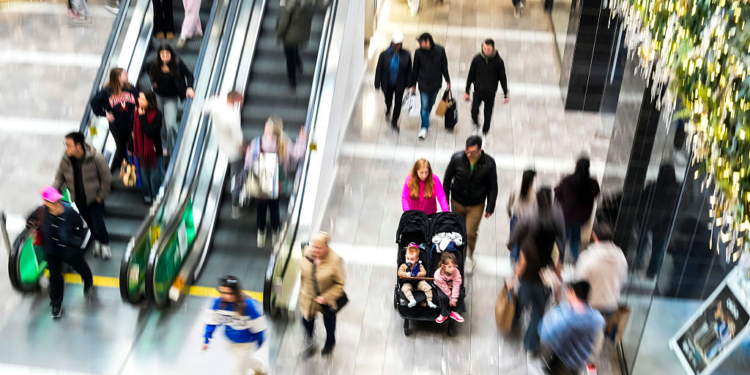 Black Friday Draws Crowds Despite Economic Uncertainty