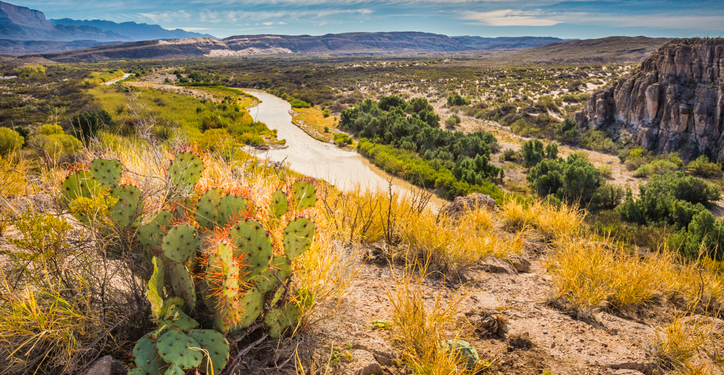 US Contractors’ Border Signs Spark Tension in Mexico