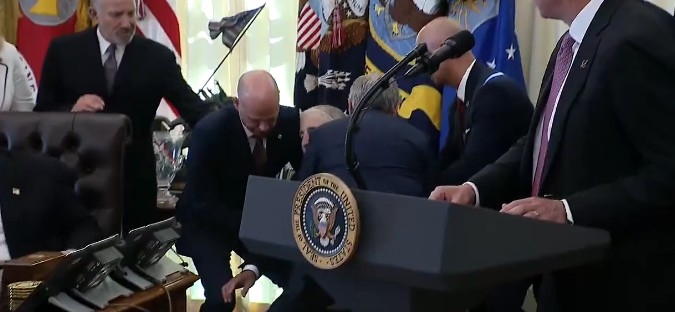 Oval Office Scare: Guest Collapses During Trump Obesity-Drug Event, Rushed by Dr. Oz