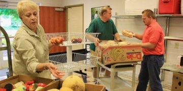 Food Banks Scramble To Meet Record Thanksgiving Demand Following Shutdown, Funding Lapse