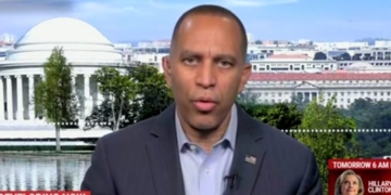 Hakeem Jeffries Can’t Stop Repeating Himself When Reporter Presses Him On House Democrat’s Texts With Epstein