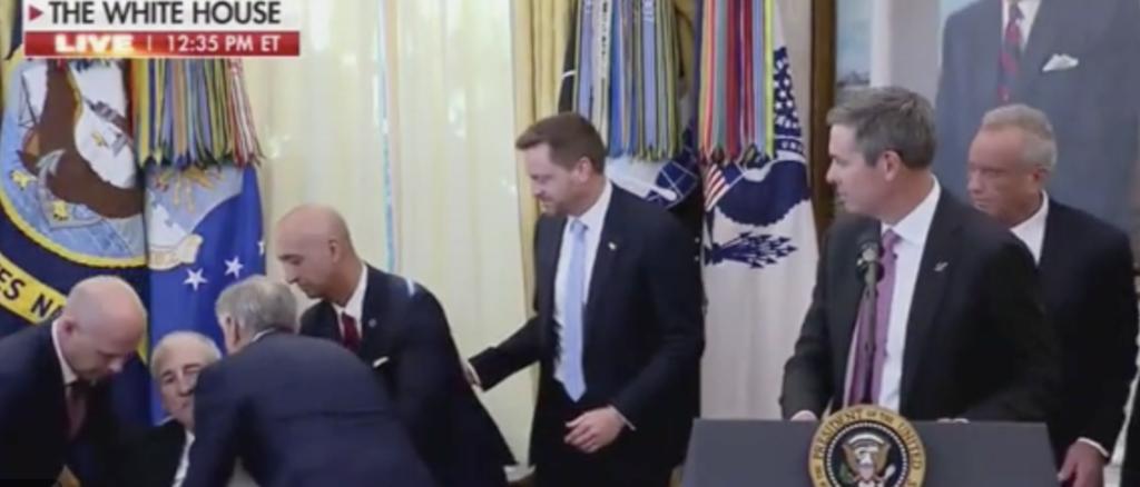 Pharma Exec Passes Out In Oval Office As Dr. Oz Rushes To His Aid