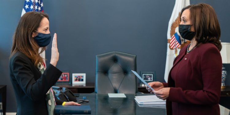 Spy Agencies Cozied Up To Wuhan Virologist Before Lying About Pandemic