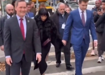 Trump Adviser Offers Polite Gesture For Superstar Rapper. Reporter Jumps To Salacious Conclusion.