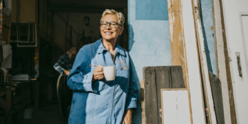 Study Links Heavy Coffee Drinking to Lower Bone Density in Older Women