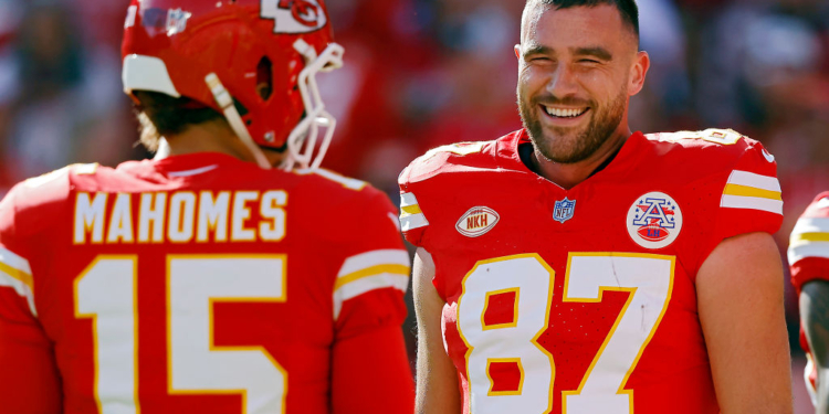 Travis Kelce Reacts to Patrick Mahomes Injury as Chiefs Miss Playoffs