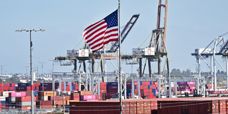 China Posts Export Rebound, but US Shipments Plunge as Trade Truce Enters Early Stages