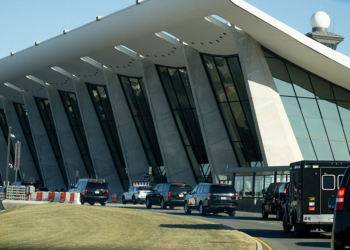 Trump Announces Plans to Turn Dulles Airportinto ‘Something Really Spectacular’