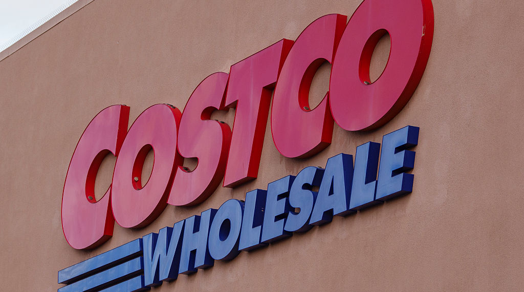 Costco Sues to Halt Trump Tariffs as Deadline Looms
