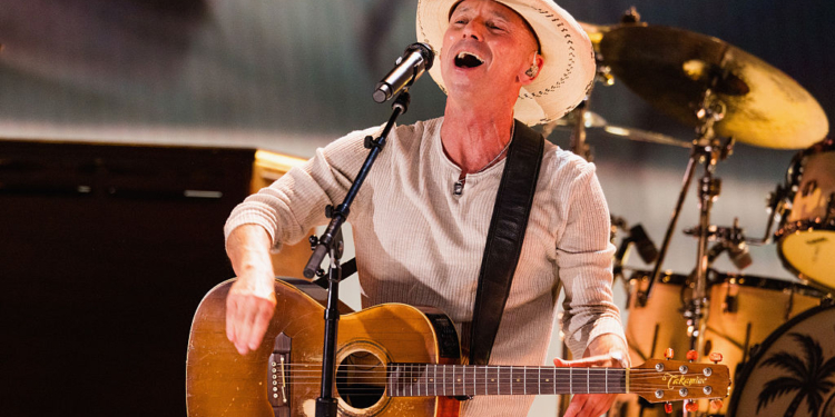 Kenny Chesney Recalls Moment He ‘Snapped’ And Punched A Fan On His Way To The Stage