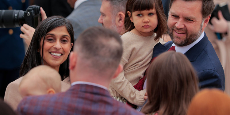 Vance Turns Viral Photo into a Punchline