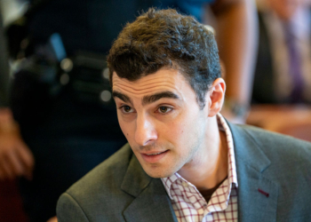 Luigi Mangione Pushes to Suppress Gun, Journals in UnitedHealthcare CEO Killing