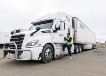 Federal Review Targets Thousands of US Truck Driving Schools for Compliance Issues