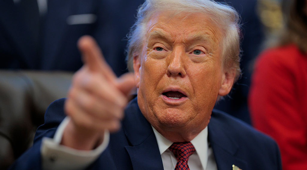 Trump Promises Record Tax Refunds, Tariff Dividends in 2026