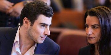 Gun Magazine in Underwear Sparks Legal Fight Over Evidence in Luigi Mangione Murder Case