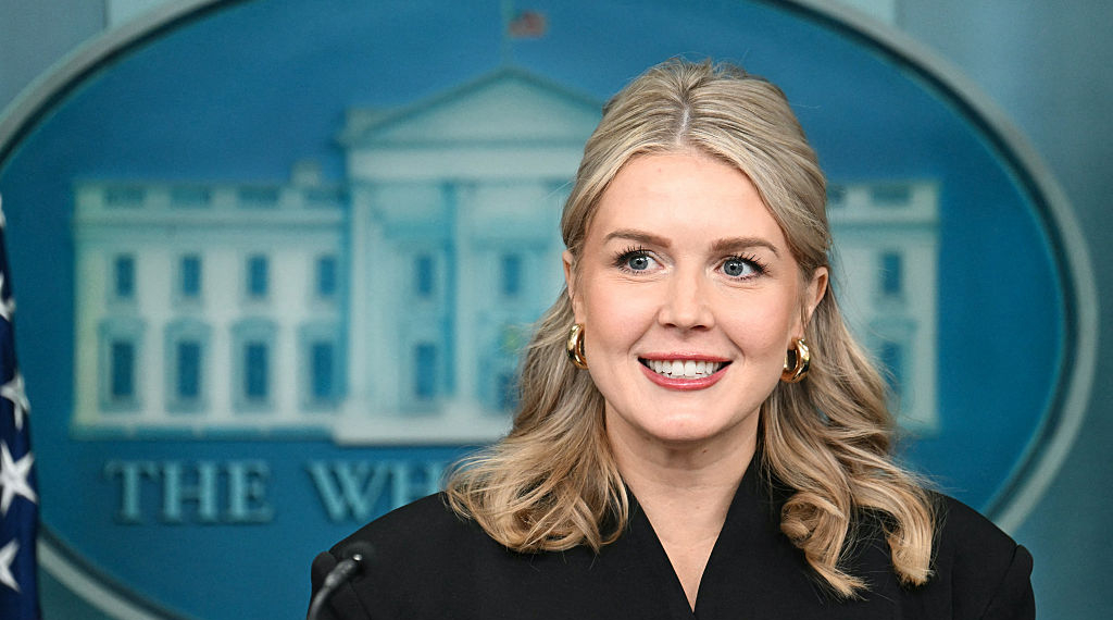 Vanity Fair’s Viral Photo of Karoline Leavitt Sparks Scrutiny, Photographer Defends Intent