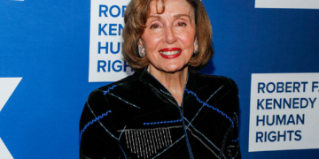 Pelosi Calls Jeffries a ‘Unifier,’ Poised For Leadership ‘When’ Dems Regain House