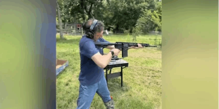 UK Man Says Gun Photos From US Trip Led to Terrifying Arrests