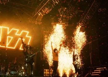 BENJAMIN ROBERTS: Never Giving Up: The Kennedy Center Honors And American Identity