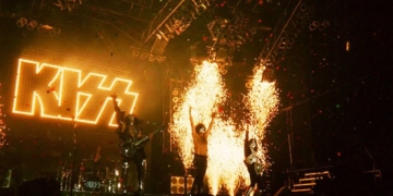 BENJAMIN ROBERTS: Never Giving Up: The Kennedy Center Honors And American Identity