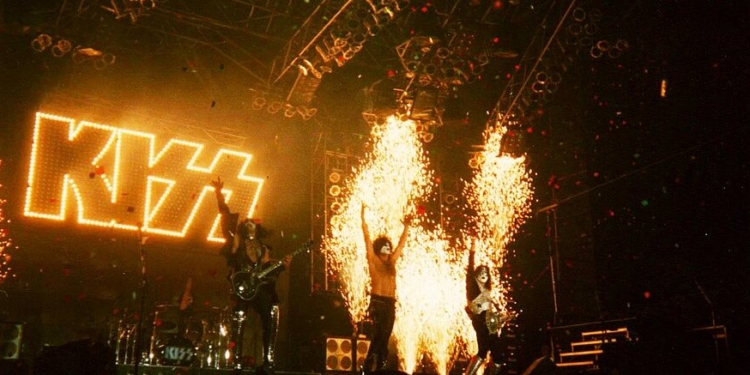 BENJAMIN ROBERTS: Never Giving Up: The Kennedy Center Honors And American Identity