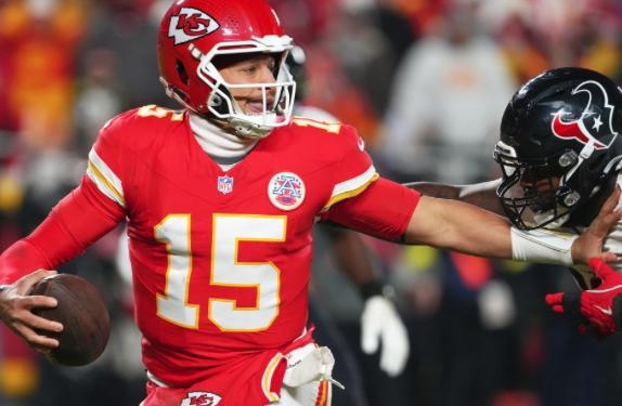 Fans React To Kansas City Chief Decision To Leave Stadium