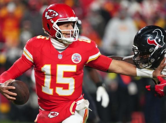 Fans React To Kansas City Chief Decision To Leave Stadium