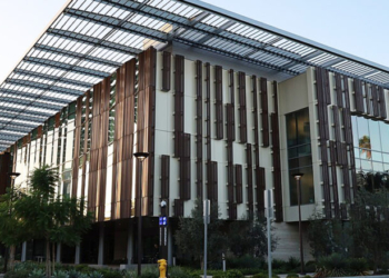 ‘Humans Get Tired’: It May Not Be People Reading Your College Applications Anymore At Top Schools