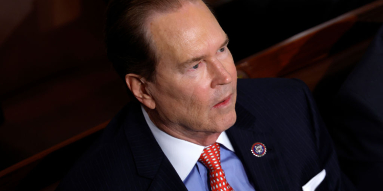 Florida Tax Powerhouse Buchanan Exits Congress After 20 Years