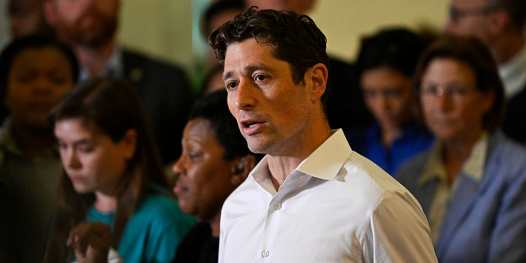Minneapolis Mayor Orders ICE Out After Fatal Shooting, Condemns Federal Actions: ‘Get The F— Out’
