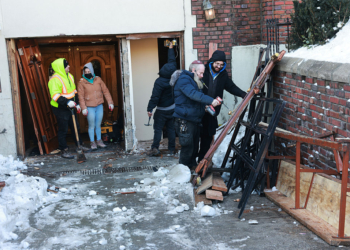 Driver Blames ‘Clunky Boots’ For Car Hitting Chabad Lubavitch World Headquarters
