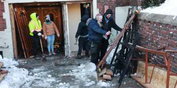 Driver Blames ‘Clunky Boots’ For Car Hitting Chabad Lubavitch World Headquarters