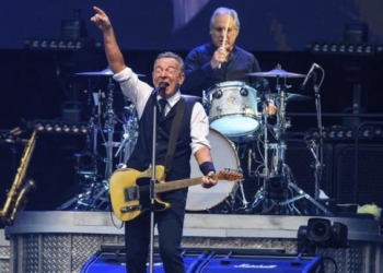 Bruce Springsteen Dedicated Song Performance To Renee Good