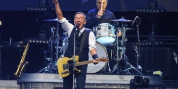 Bruce Springsteen Dedicated Song Performance To Renee Good