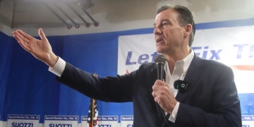 Climate Activists Storm Synagogue With Diapers And Kneepads To Harass Democrat Who Defied Party