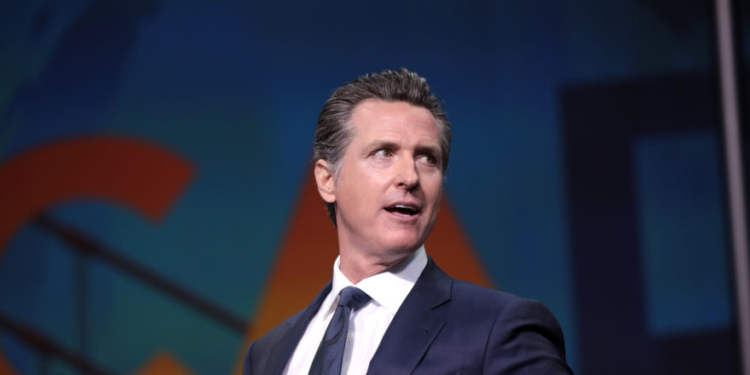 Democrat Opens Newsom’s Final Address With Moment Of Silence For ICE Shooting