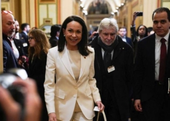 Maria Cornia Machado Gives Trump Gift During White House Visit