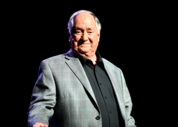 Legendary Singer Rushed to Hospital After Morning Health Scare