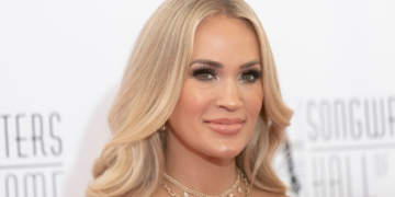 Carrie Underwood Booed, Political Debate Flares