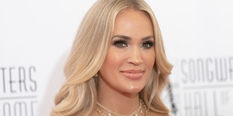 Carrie Underwood Booed, Political Debate Flares
